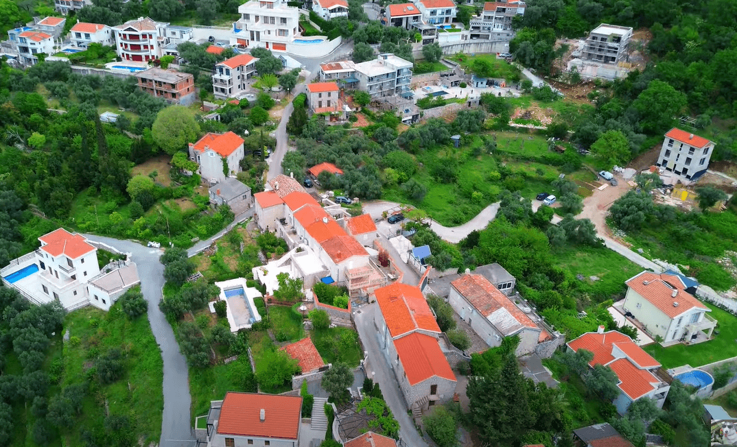 Excellent plot in a prime location in Rezevici