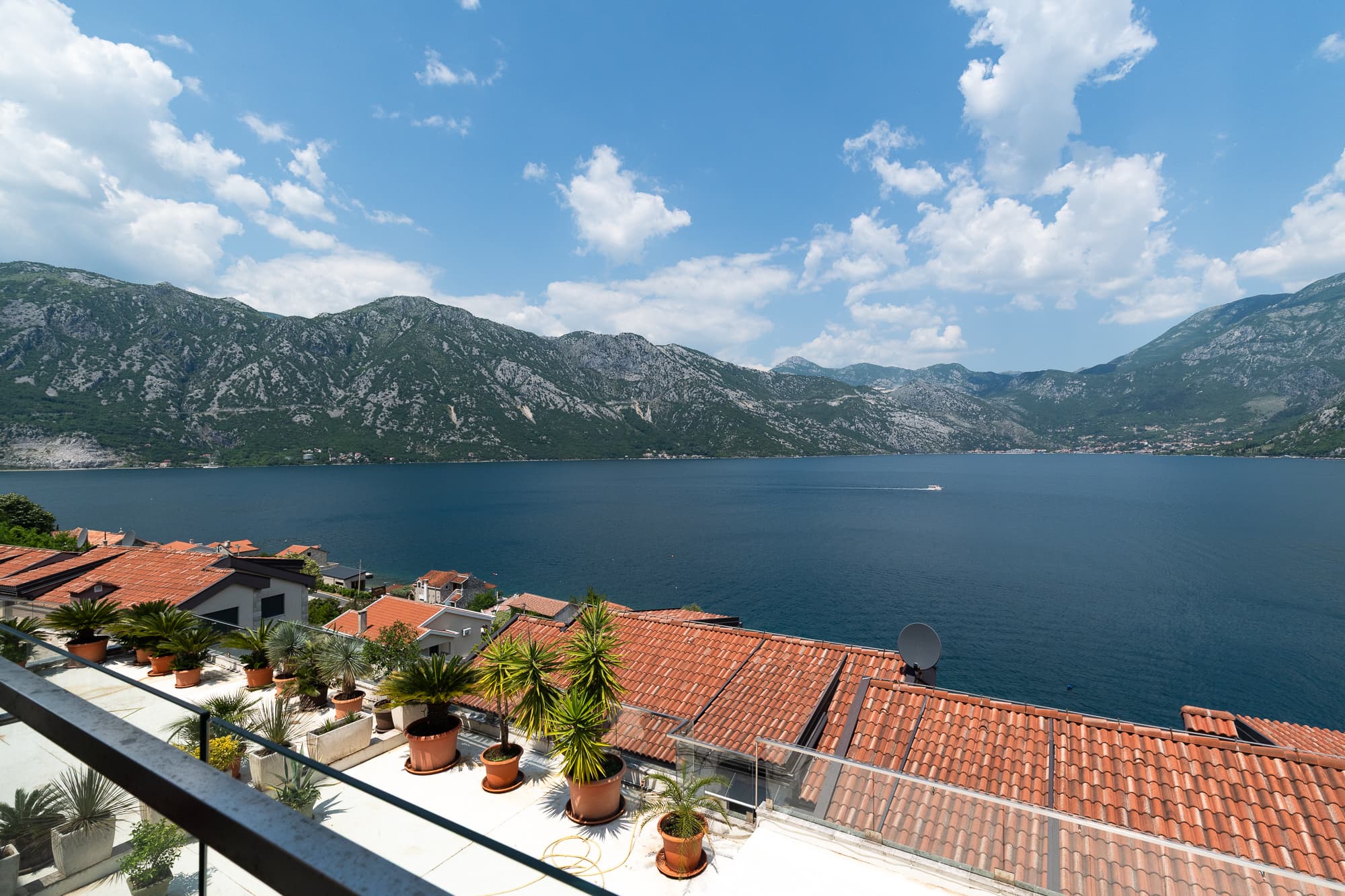 107 m² 3-Bedroom Apartment with Panoramic Sea View in Kostanjica