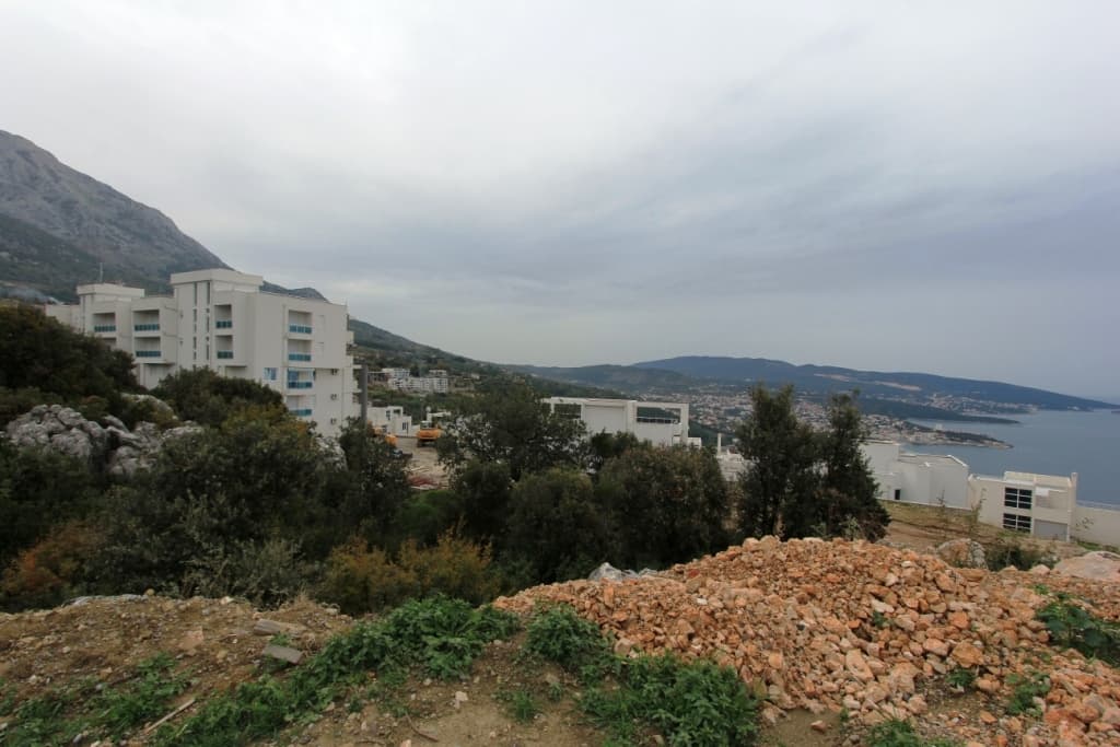 Plot in Dobra Voda
