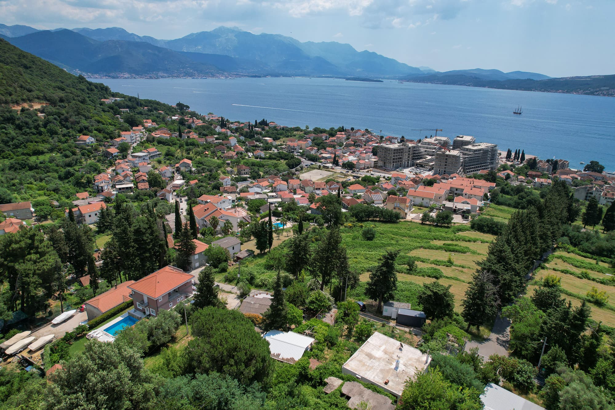 Urbanized plot of land for sale with a total area of 1,267 m²