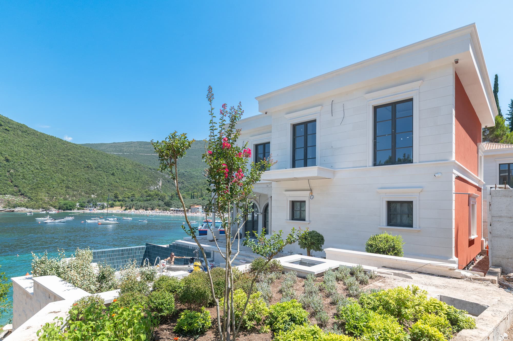 Luxury Seafront Villa – Lustica